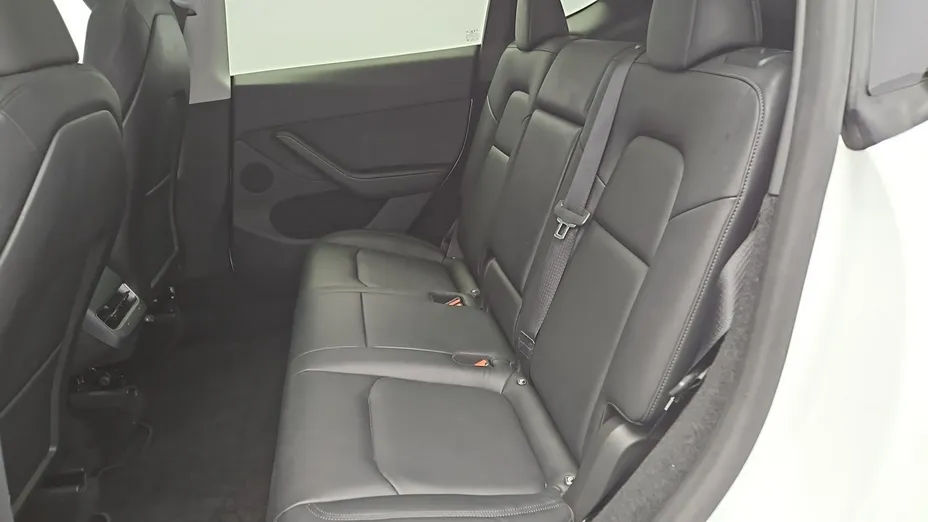 TESLA Model Y -