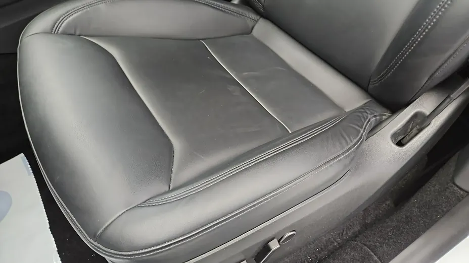 TESLA Model Y -