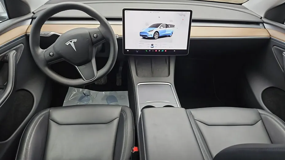 TESLA Model Y -