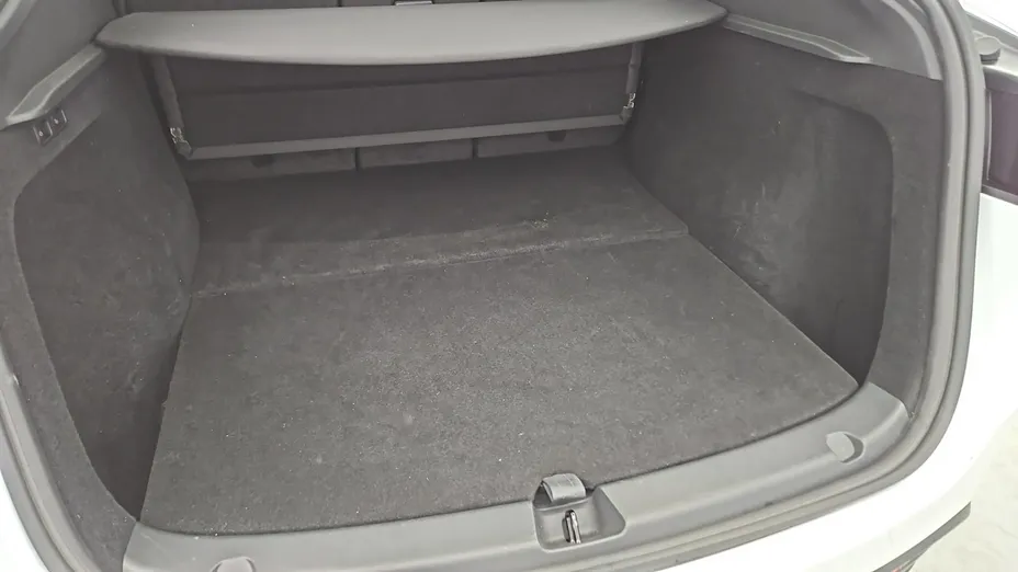 TESLA Model Y -