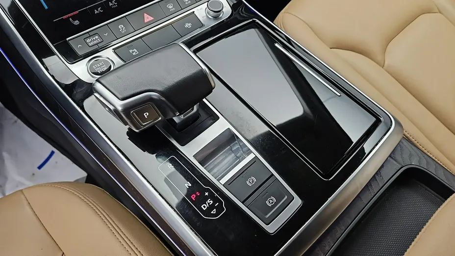 AUDI Q7 -