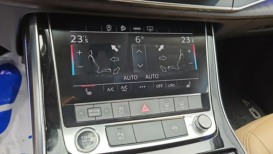 AUDI Q7 -