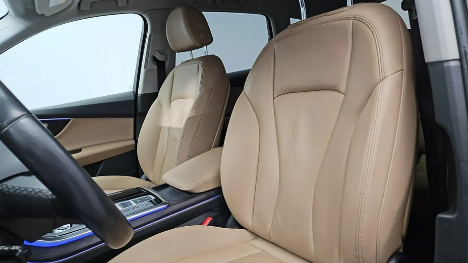 AUDI Q7 -
