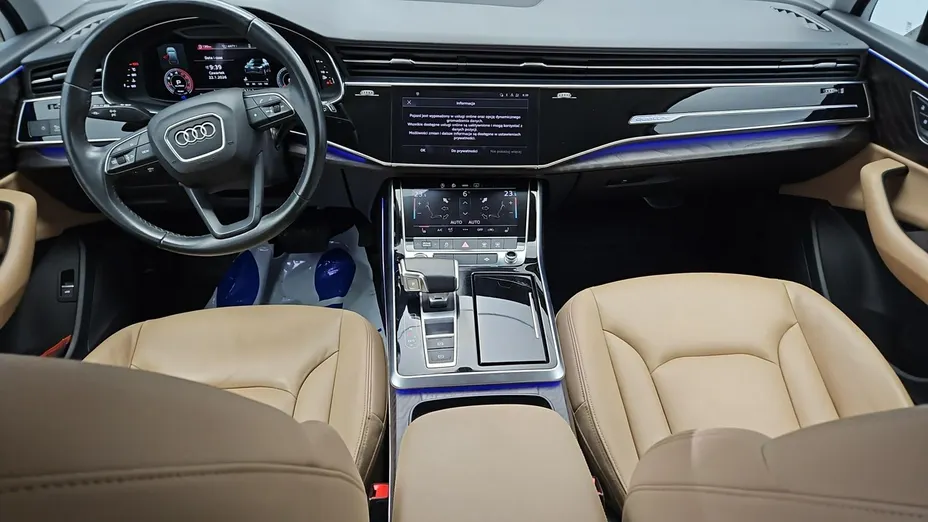 AUDI Q7 -