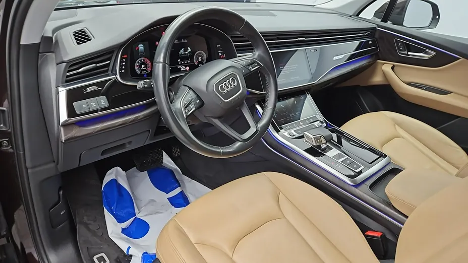 AUDI Q7 -