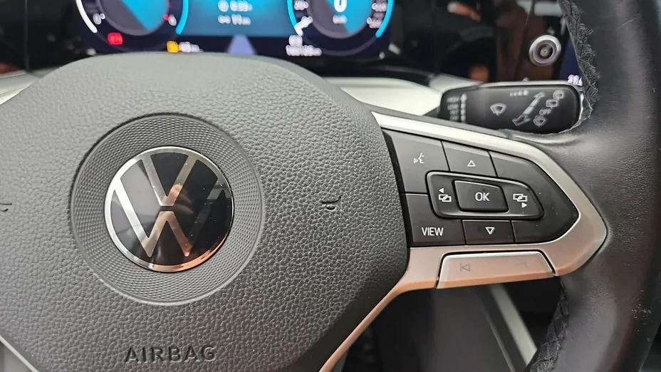 VOLKSWAGEN Golf -