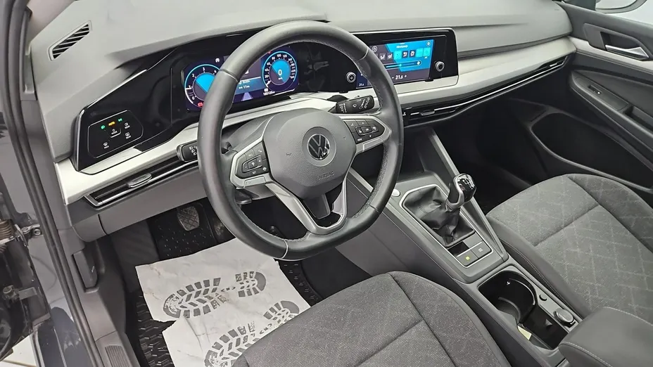 VOLKSWAGEN Golf -