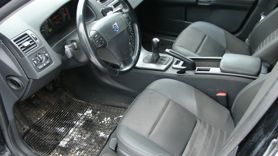 VOLVO V50 -