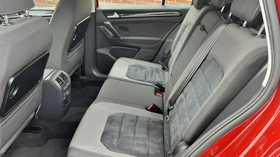 VOLKSWAGEN Golf Sportsvan -