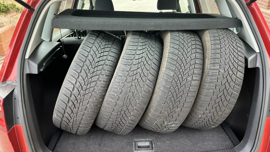 VOLKSWAGEN Golf Sportsvan -
