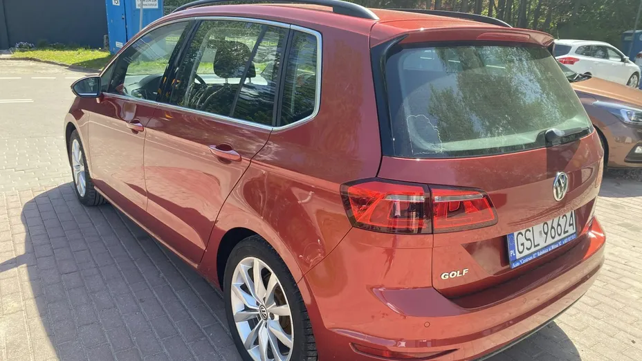 VOLKSWAGEN Golf Sportsvan -
