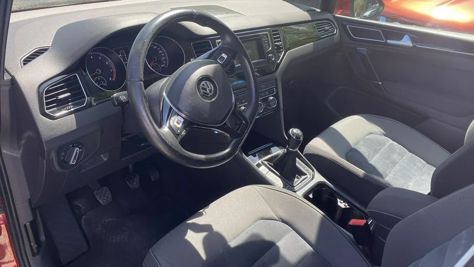 VOLKSWAGEN Golf Sportsvan -