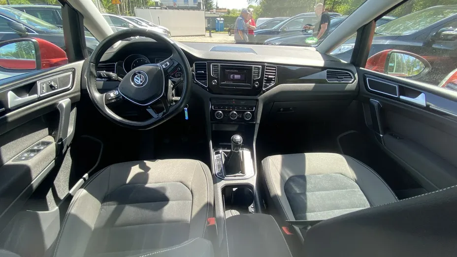 VOLKSWAGEN Golf Sportsvan -