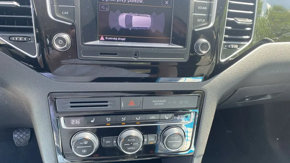 VOLKSWAGEN Golf Sportsvan -