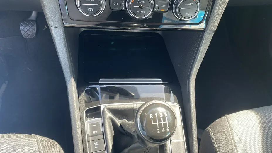 VOLKSWAGEN Golf Sportsvan -