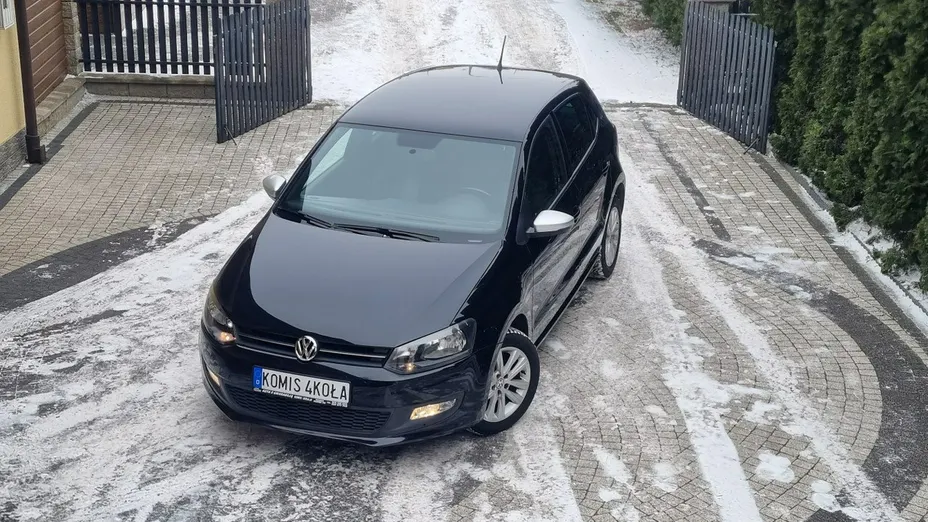 VOLKSWAGEN Polo -