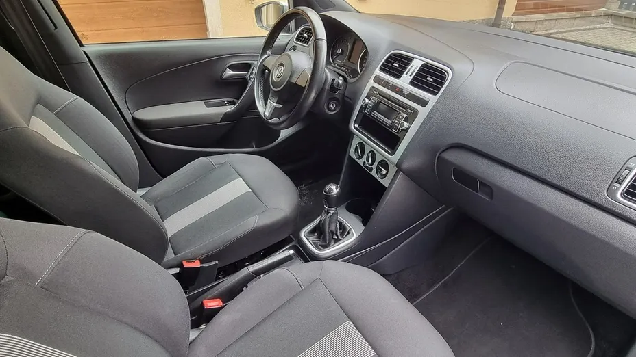 VOLKSWAGEN Polo -