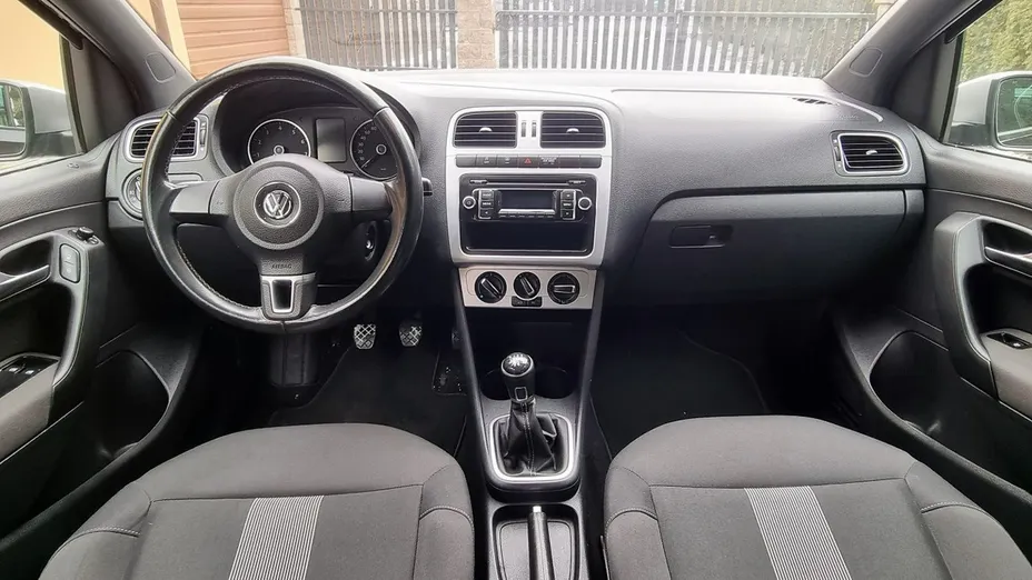 VOLKSWAGEN Polo -