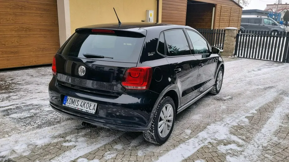 VOLKSWAGEN Polo -