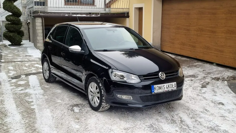 VOLKSWAGEN Polo -