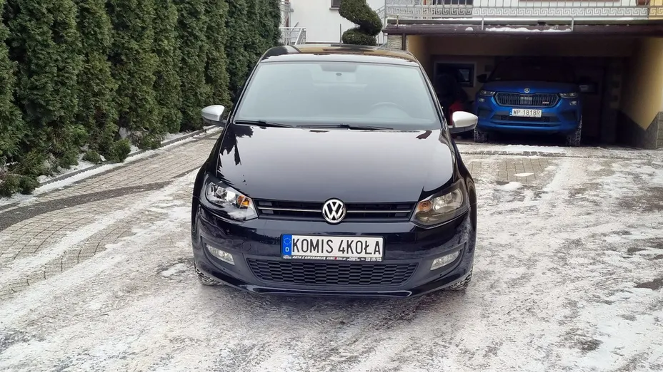 VOLKSWAGEN Polo -