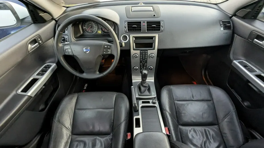 VOLVO S40 -
