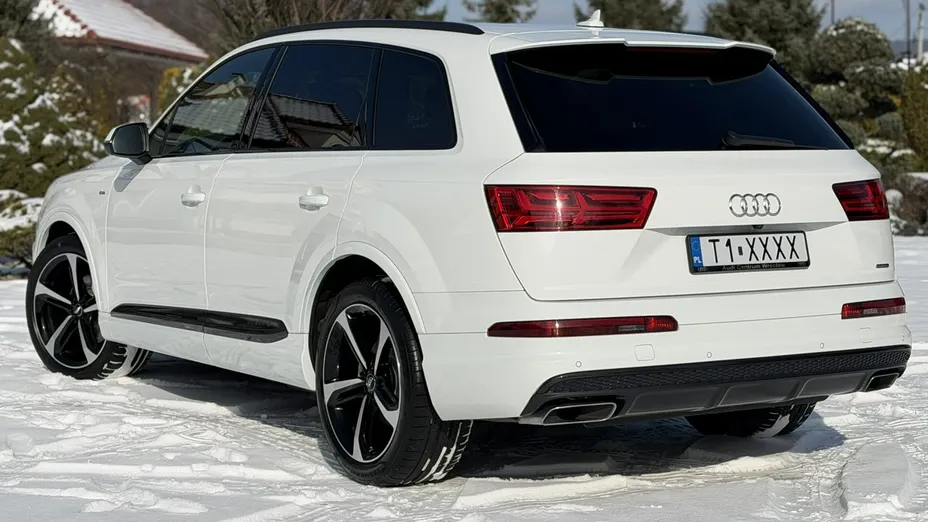 AUDI Q7 -