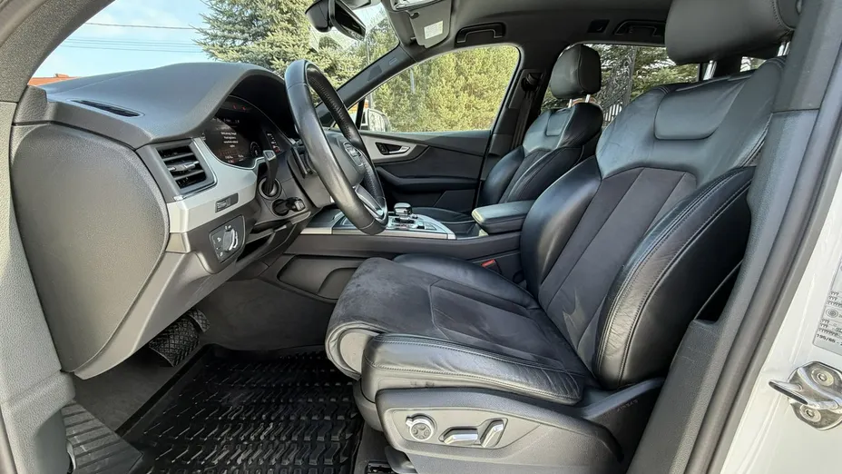 AUDI Q7 -