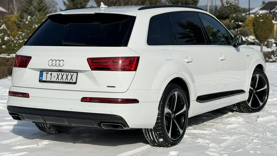 AUDI Q7 -