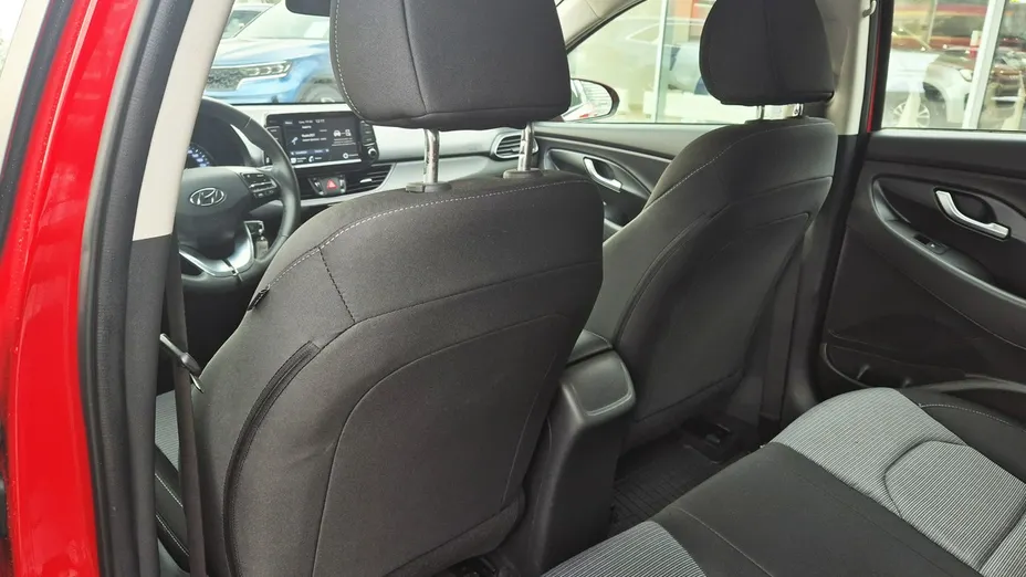 HYUNDAI i30 -