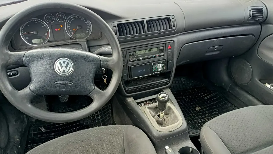 VOLKSWAGEN Passat -