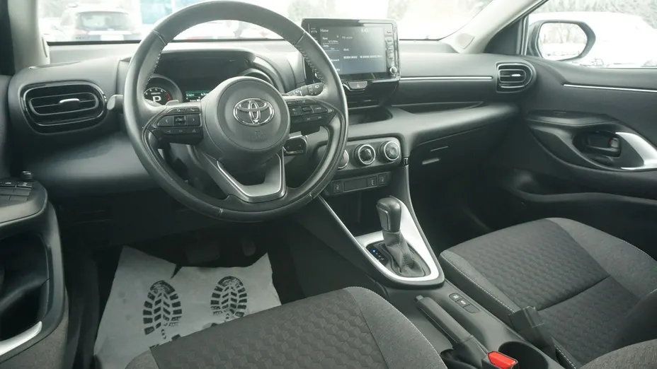 TOYOTA Yaris -