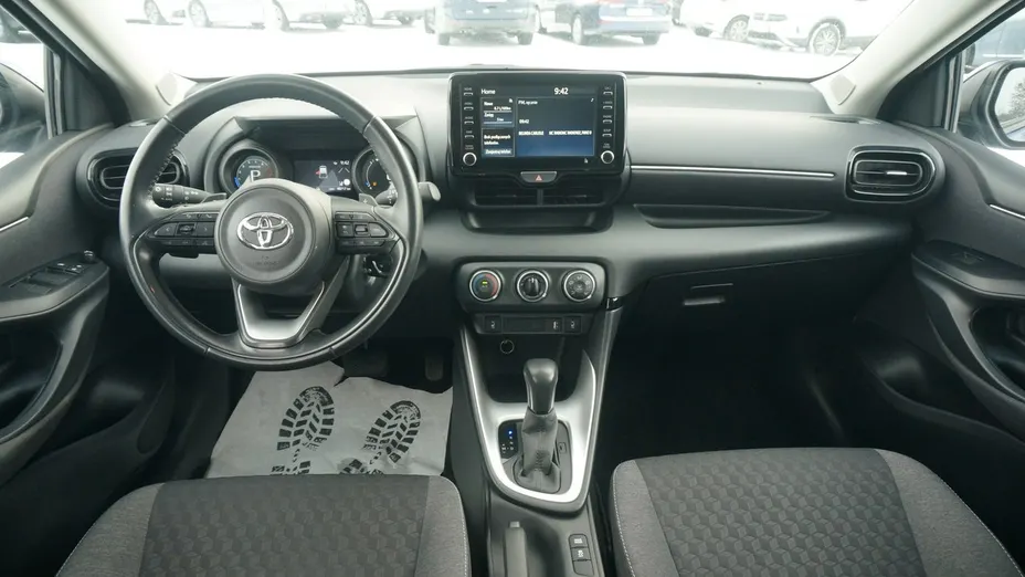 TOYOTA Yaris -
