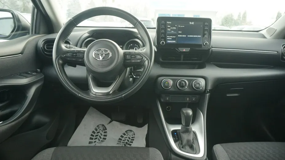 TOYOTA Yaris -