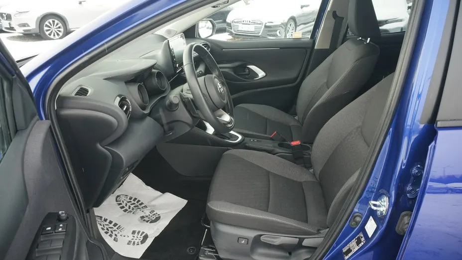 TOYOTA Yaris -