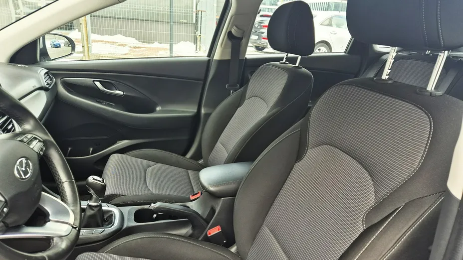 HYUNDAI i30 -