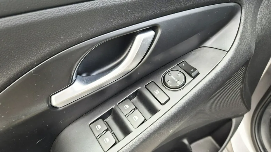 HYUNDAI i30 -