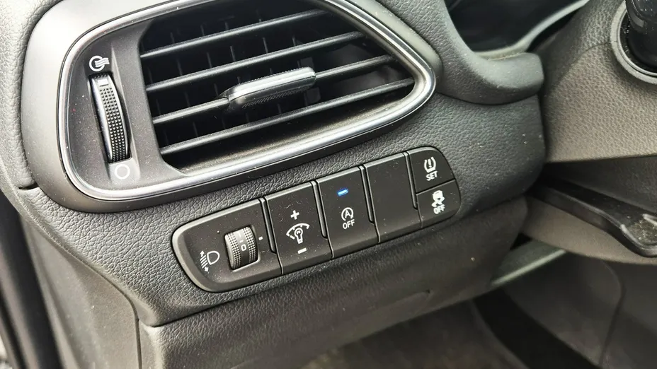 HYUNDAI i30 -