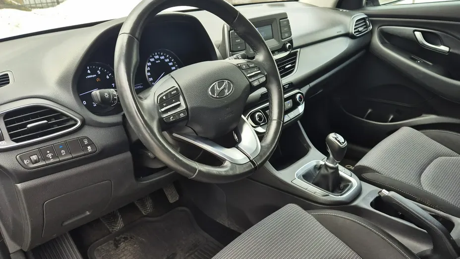 HYUNDAI i30 -