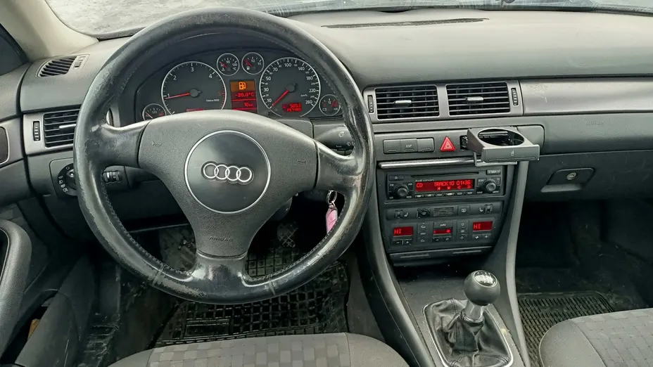 AUDI A6 -