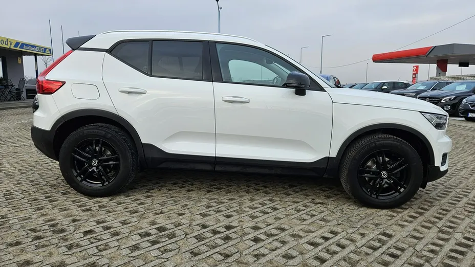 VOLVO XC40 -