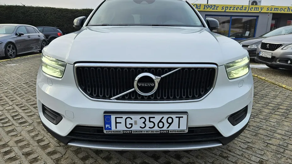 VOLVO XC40 -