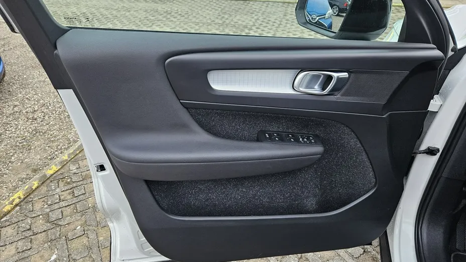 VOLVO XC40 -