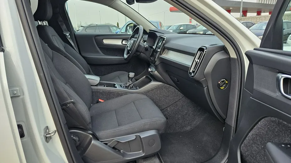 VOLVO XC40 -