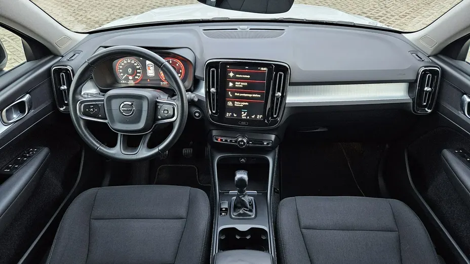 VOLVO XC40 -