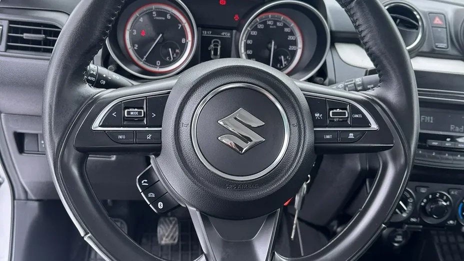 SUZUKI Swift -