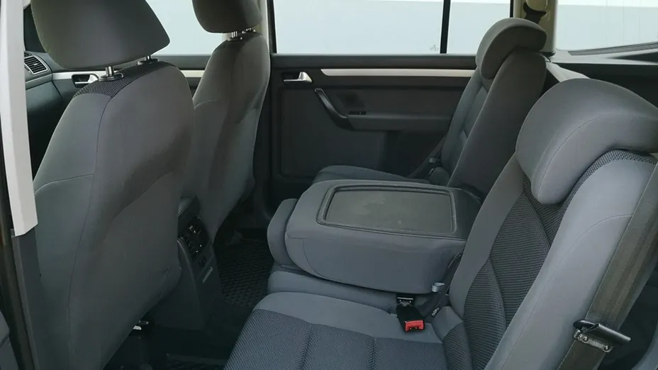 VOLKSWAGEN Touran -