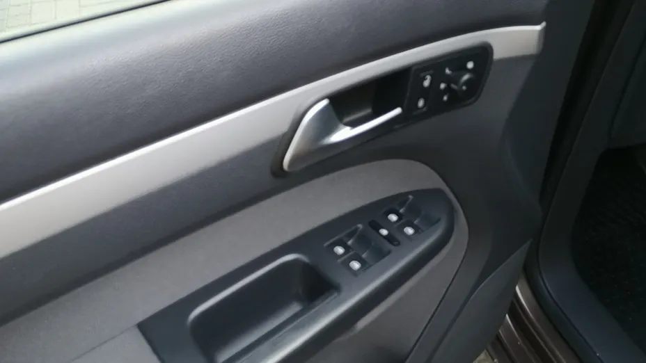 VOLKSWAGEN Touran -