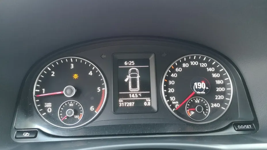 VOLKSWAGEN Touran -