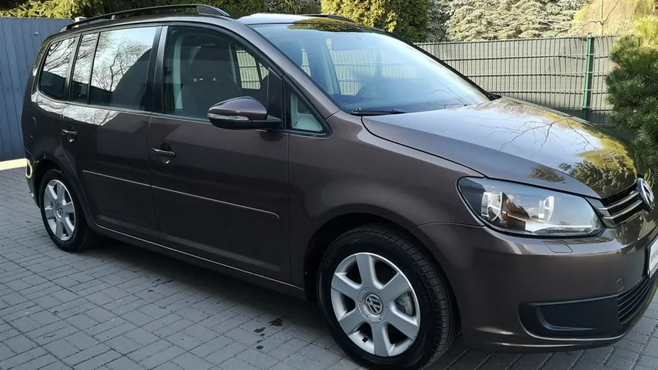 VOLKSWAGEN Touran -